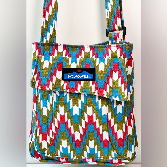 KAVU Keeper Bag Crossbody Pink Green Zig Zag Pattern EUC - Picture 2 of 8